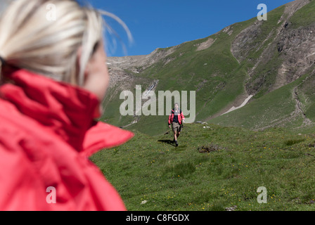 Paar in den Bergen, Val Formazza (Formazzas Tal, Piemont, Italien Stockfoto