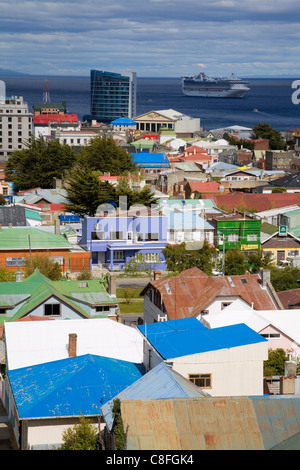 Blick auf Punta Arenas Stadt von La Cruz Hill, Provinz Magallanes, Patagonien, Chile Stockfoto