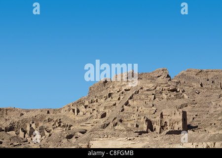 Blick auf archäologische Stätte am Nag el Sheib, südlich von Edfu aus Fluss Nil, Ägypten Stockfoto