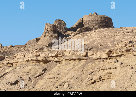 Blick auf archäologische Stätte am Nag el Sheib, südlich von Edfu aus Fluss Nil, Ägypten Stockfoto