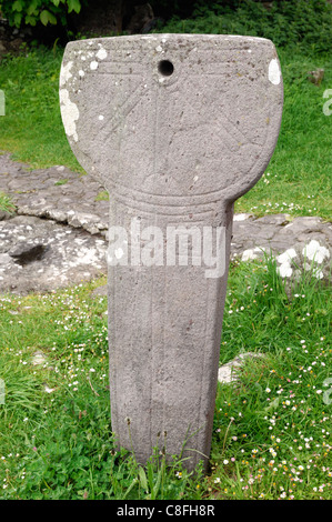 Antike Sonnenuhr an Kilmalkedar Kirche auf der Halbinsel Dingle, County Kerry, Irland Stockfoto