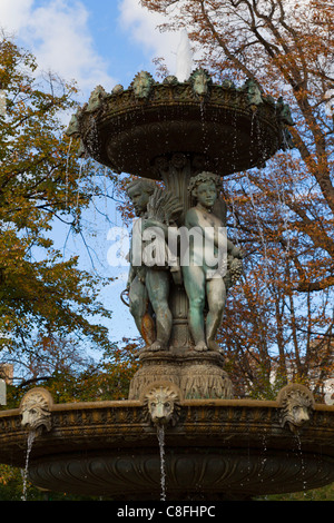 Fontaine des Quatre Saisons, Jardins des Champs-Élysées, Paris, Frankreich Stockfoto