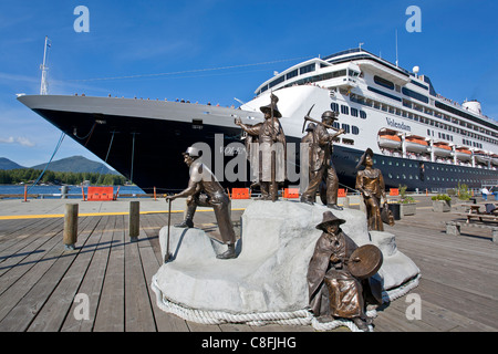 Denkmal-Hommage an die Pioniere Titel 'The Rock' 2010 von Künstler David Rubin. Ketchikan-Hafen. Alaska. USA Stockfoto