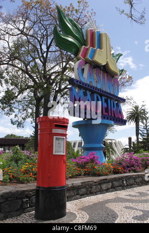 Kasino Madeira Zeichen und Briefkasten Funchal Stockfoto