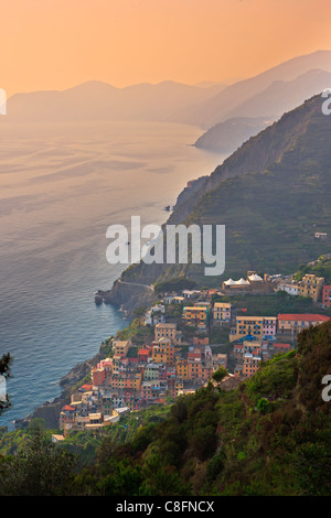 Dorf von Riomaggiore in der Nationalpark Cinque Terre, Riviera di Levante, Ligurien, Ligure, Italien, Europa. Stockfoto