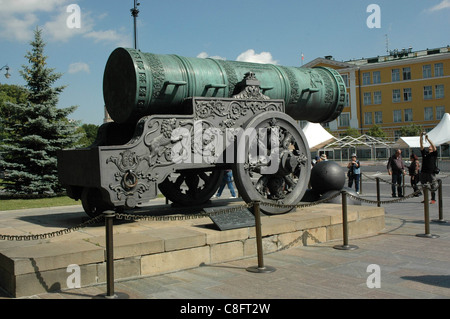 Moskau, die Waffe namens "Der Zar", Zar Pouchka, der König der Kanonen. Es ist gigantisch, es war im Jahre 1586 durch Zar Fédor 1e geschmolzen Stockfoto