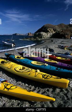 See-Kajaks am Strand, Meer von Cortez, Baja California Sur, Mexiko Stockfoto