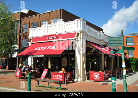 Costa Coffee, High Street, Egham, Surrey, England, Vereinigtes Königreich Stockfoto