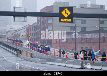 Öffentlichen spaziergang Deck der alaskischen Weise Viaduct nach oben Abbrucharbeiten zu sehen und vor kurzem Bau, Seattle, washi abgeschlossen Stockfoto