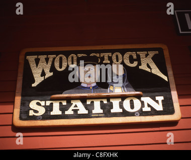 Woodstock-Station Zeichen, Woodstock, Windsor County, Vermont, Vereinigte Staaten von Amerika Stockfoto