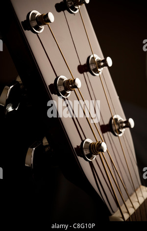 Akustische Gitarre-Kopf mit tuning Stifte Stockfoto