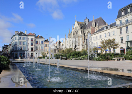 Brunnen in Place De La Liberation, Troyes Aube Champagne-Ardenne Frankreich Stockfoto