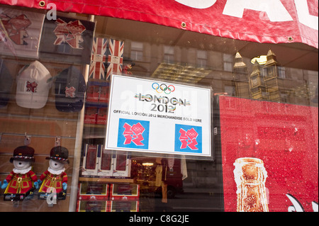 London, waren 2011 Souvenir Shop Bestände London 2012 Olympische Spiele Stockfoto