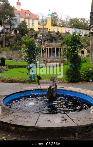 Brunnen in der Italianate Dorf Portmeirion Gwynedd Nord wales uk Stockfoto