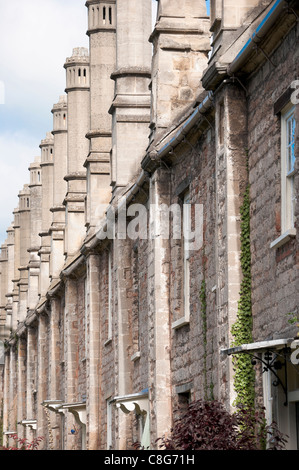 Zeile aus Stein gebaut, Häuser und Schornsteine, Somerset Stockfoto