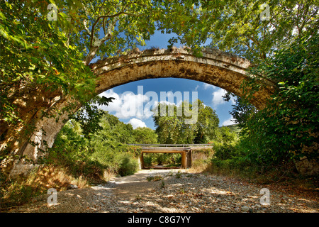 Die Allamanos (oder "Allamanou") steinerne Brücke, in der Nähe von Agia Stadt, Larissa, Thessalien, Griechenland Stockfoto