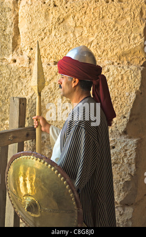 Arabische Krieger in zeitgenössischer Kleidung - Qalat Al Rabad, Jordanien Stockfoto