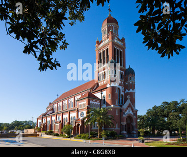 Die romanische Kathedrale des Heiligen Johannes der Evangelist, Lafayette, Louisiana, USA Stockfoto