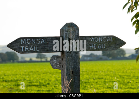 Zeichen für den monsal Trail-Wanderweg in Derbyshire Peak district Stockfoto