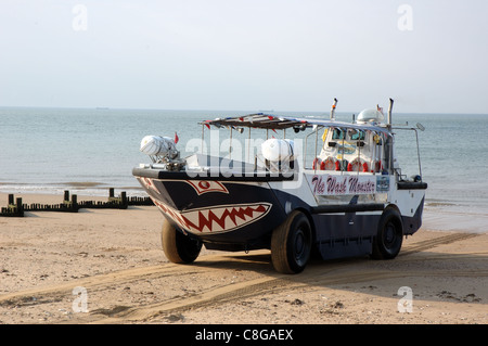 Wiley, das Waschen Monster amphibische Handwerk am Strand von Hunstanton in Norfolk Stockfoto