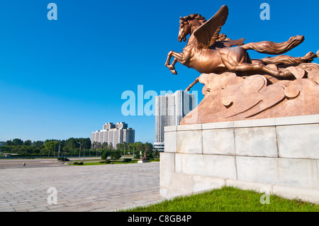 Fliegenden Pferd-Denkmal vor dem Schoolchildrens Palast, Pyongyang, Nordkorea Stockfoto