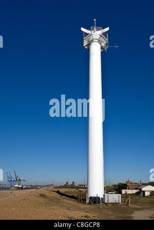 Der Radarturm auf Landguard Punkt Stockfoto