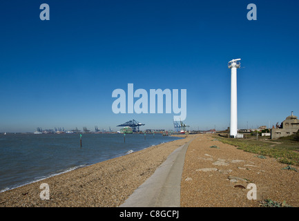 Der Radarturm auf Landguard Punkt Stockfoto