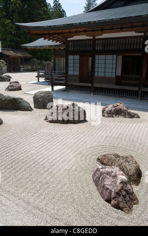 Trockene Landschaftsgarten (Banryutei) am buddhistischen Shingon-Sekte Kongobuji Tempel auf dem Berg Koya, Wakayama, Japan Stockfoto