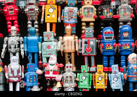 Roboter, Spielzeugladen, Panjiayuan Flohmarkt, Chaoyang District, Beijing, China Stockfoto