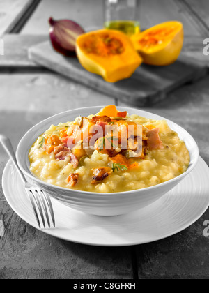 Braten-Butternut-Kürbis auf Safran-risotto Stockfoto