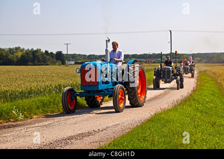 Traktor durchlaufen der Lincolnshire Wolds Stockfoto