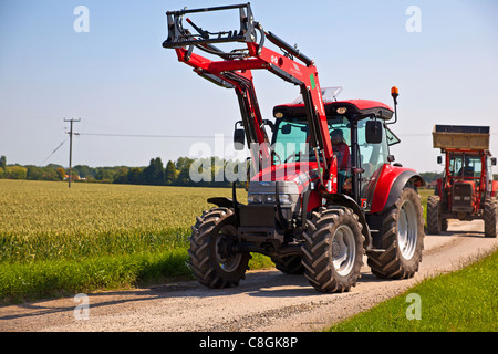 Traktor durchlaufen der Lincolnshire Wolds Stockfoto