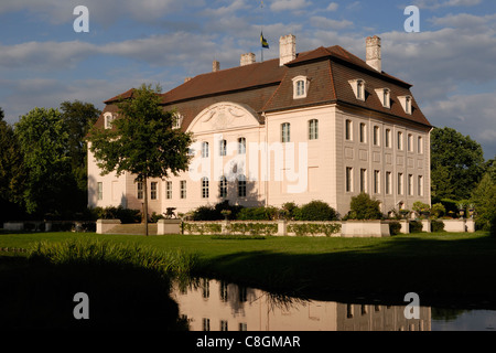 Schloss Branitz Schloss mit einem See in Fuerst Pueckler Park Branitz, in der Nähe von Cottbus, Lausitz, Brandenburg, Deutschland, Europa Stockfoto