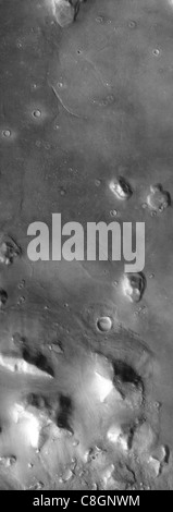Das sogenannte „Face on Mars“, ein Hügel, der in THEMIS-Bildern zu sehen ist und erstmals in den 1970er Jahren von der Viking-Raumsonde aufgenommen wurde, hat Diskussionen ausgelöst, bleibt aber eine natürliche geologische Formation. Stockfoto