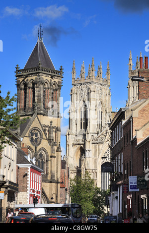 St Wilfred's Church und York Minster von Duncombe Place, New York, North Yorkshire, England gesehen Stockfoto