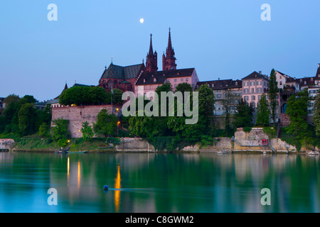 Basel, Schweiz, Europa, Kanton, Basel, Stadt, Stadt, Stadt, Altstadt, Fluss, Fluss, Rhein, Kirche, Münster, Mond, Tagesanbruch, Ligh Stockfoto