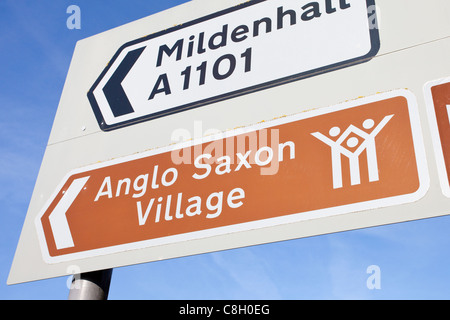 Melden Sie sich für das angelsächsische Dorf in Suffolk Stockfoto