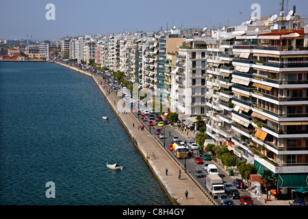 Blick auf die "alte Promenade" (Nikis Avenue) Küstenstraße von Thessaloniki aus dem weißen Turm, Mazedonien, Griechenland. Stockfoto