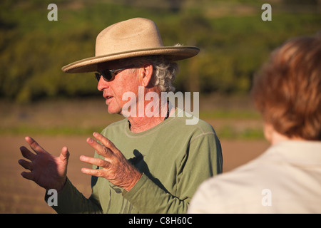 Tom Shephard bespricht der ökologische Landbau mit einer kulinarischen Klasse, Shephard Farm Carpinteria, Kalifornien, Vereinigte Staaten von Amerika Stockfoto