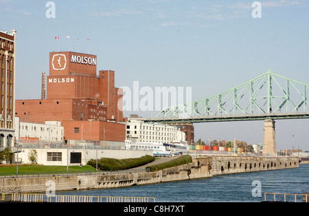 Ansicht der Molson Brauerei und Jacques Cartier Brücke aus alten Montreal, Kanada Stockfoto