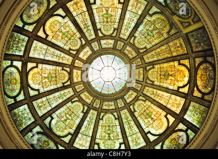 Chicago Cultural Center Innenansicht mit Healy und Hirse bunte Glaskuppel in der großen Armee der Republik Rotunde Stockfoto