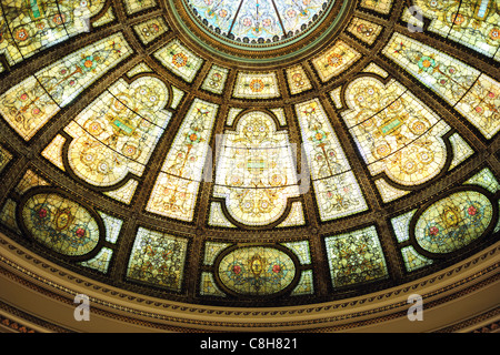 Chicago Cultural Center Innenansicht mit Healy und Hirse bunte Glaskuppel in der großen Armee der Republik Rotunde Stockfoto