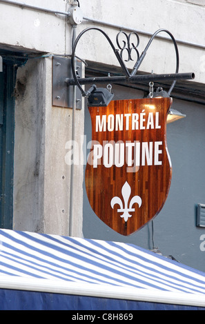 Ein Zeichen für eine Montreal Poutine-Restaurant im Viertel Old Montreal Stockfoto