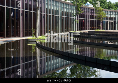 Foto zeigt die Außenansicht des Sanmaru Museums in der Nähe von Sannai Maruyama Ausgrabungsstätte in Aomori, Japan Stockfoto