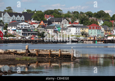 Blick auf den Hafen und die Uferpromenade von Lunenburg, Nova Scotia, Kanada. v Stockfoto