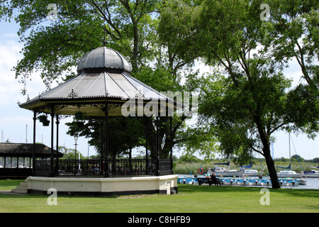 Auf der Quomps-Musikpavillon in Christchurch Town Quay Dorset Stompin Stockfoto