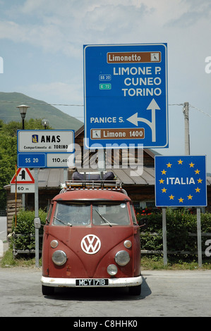 1964-Volkswagen-Split-Screen-Wohnmobil. Stockfoto