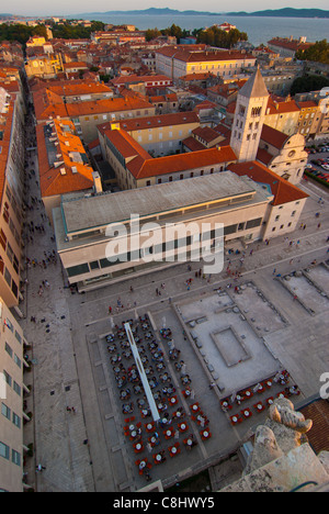 Zadar, Kroatien. Ein Blick vom höchsten Glockenturm in der Stadt. Stockfoto