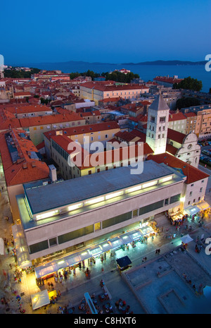 Zadar, Kroatien. Ein Blick vom höchsten Glockenturm in der Stadt. Stockfoto