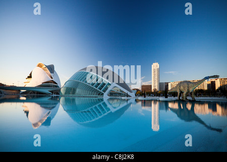 Spanien, Europa, Valencia, Stadt der Künste und Wissenschaften, Calatrava, Architektur, modern, Hemisferic, Palast der Künste, Wasser Stockfoto